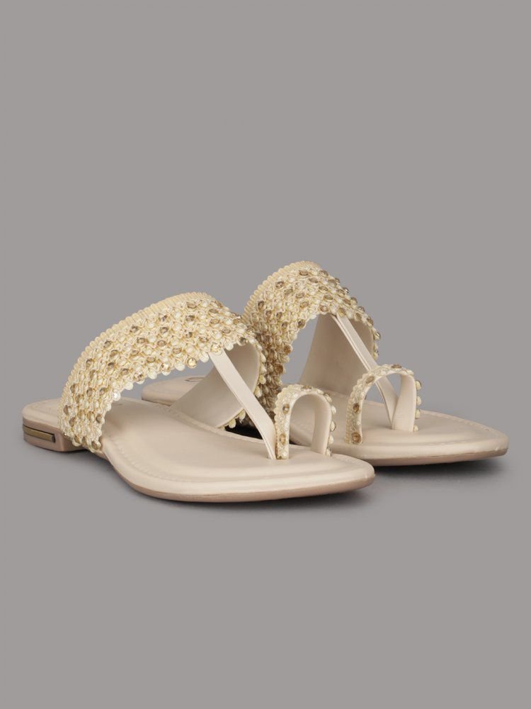 Cream kolhapuri flats 