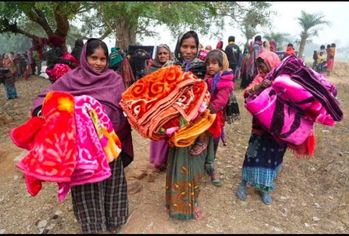 શિયાળામાં માનવતાનો સ્પર્શ: દ્વારકામાં નિરાધાર લોકોને ગરમ ધાબળા વિતરણ 